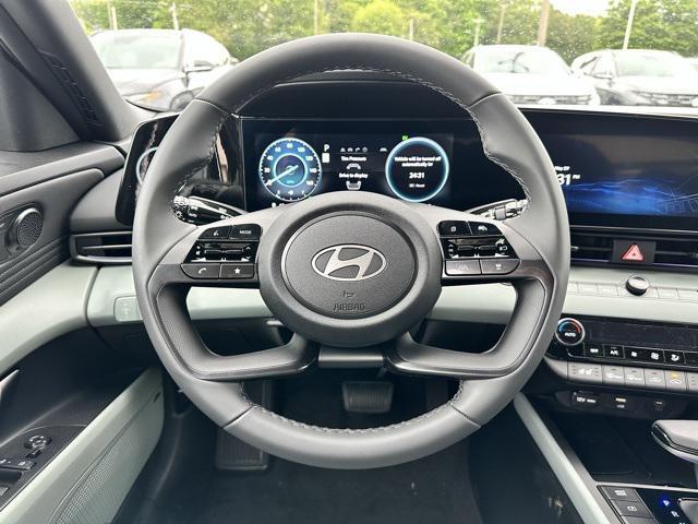 Photo of 2025 Serenity White Hyundai ELANTRA