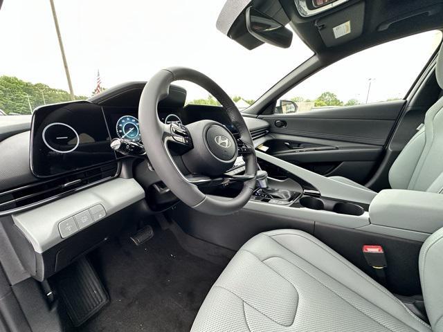 Photo of 2025 Serenity White Hyundai ELANTRA