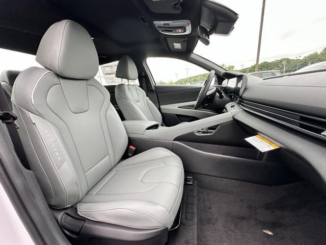 Photo of 2025 Serenity White Hyundai ELANTRA