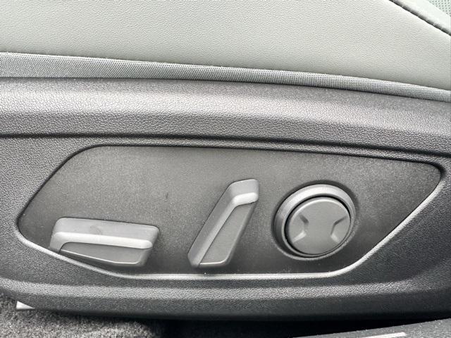 Photo of 2025 Serenity White Hyundai ELANTRA