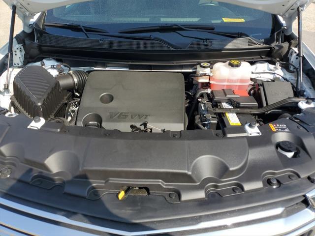 Photo of 2023 Summit White Chevrolet Traverse
