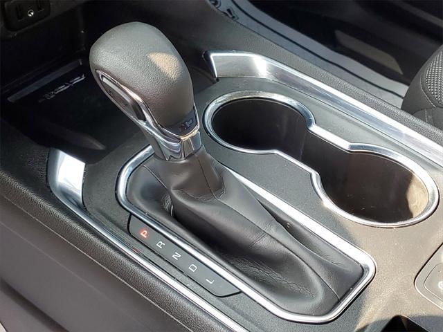 Photo of 2023 Summit White Chevrolet Traverse