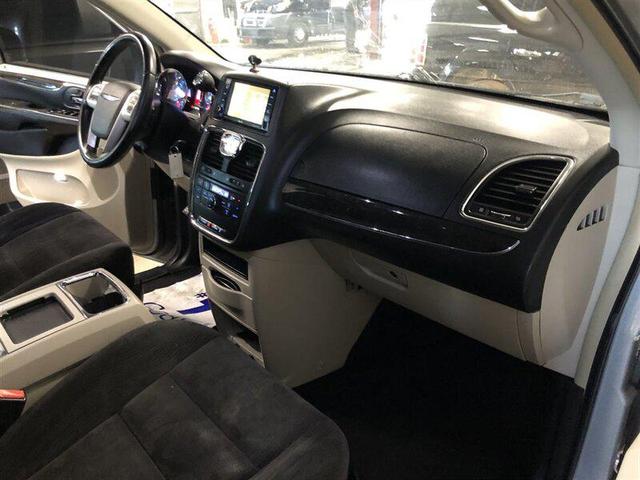 Photo of 2014 Billet Silver Metallic Clearcoat Chrysler Town & Country