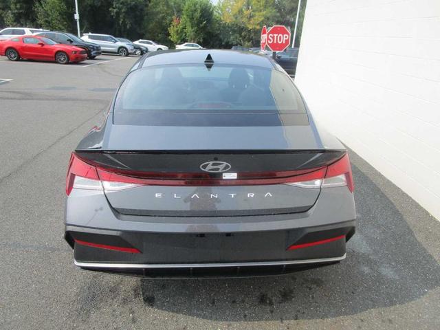 Photo of 2025 Gray Hyundai ELANTRA