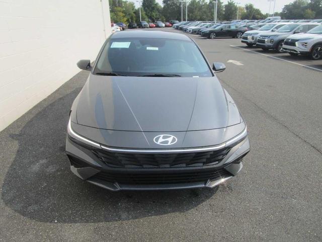 Photo of 2025 Gray Hyundai ELANTRA