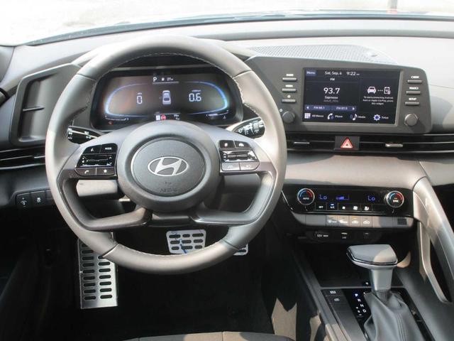 Photo of 2025 Gray Hyundai ELANTRA