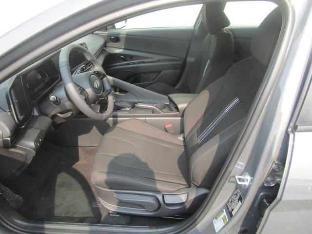 Photo of 2025 Gray Hyundai ELANTRA