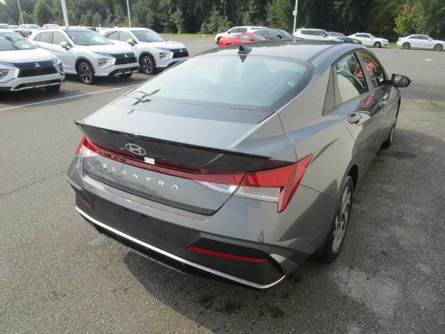Photo of 2025 Gray Hyundai ELANTRA