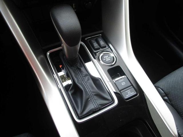 Photo of 2024 White Diamond Mitsubishi Eclipse Cross