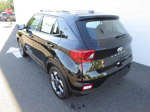 Photo of 2026 Onyx Black Hyundai VENUE