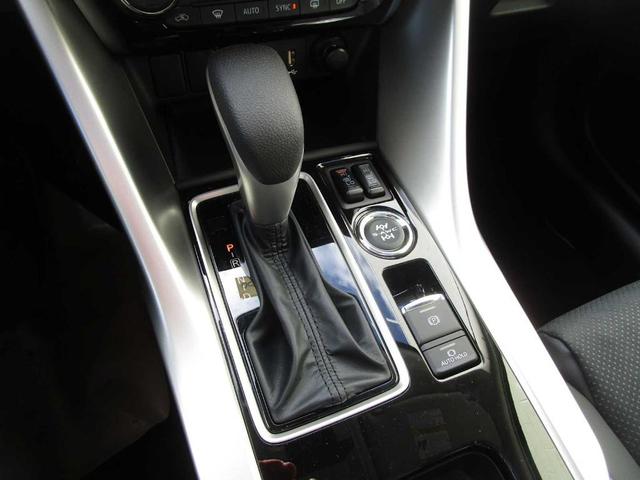 Photo of 2025 White Diamond Mitsubishi Eclipse Cross