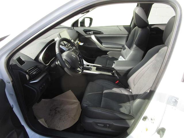 Photo of 2025 White Diamond Mitsubishi Eclipse Cross