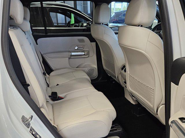 Photo of 2025 Polar White Mercedes-Benz GLB 250