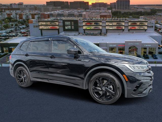 Photo of 2024 Deep Black Pearl Effect Volkswagen Tiguan