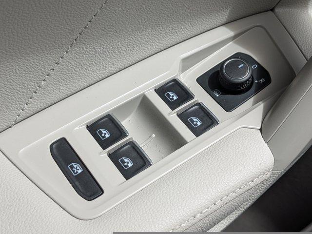 Photo of 2024 Deep Black Pearl Effect Volkswagen Tiguan