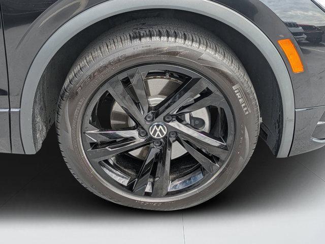 Photo of 2024 Deep Black Pearl Effect Volkswagen Tiguan