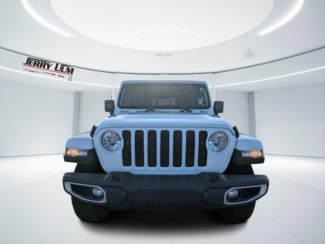 Photo of 2021 Bright White Clearcoat Jeep Gladiator
