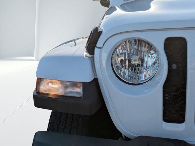 Photo of 2021 Bright White Clearcoat Jeep Gladiator