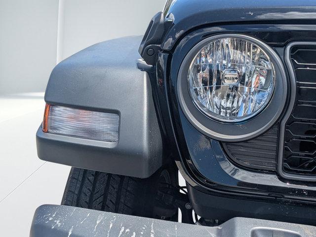 Photo of 2025 Black Clearcoat Jeep Gladiator