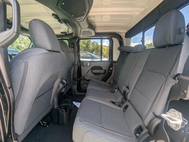 Photo of 2025 Black Clearcoat Jeep Gladiator