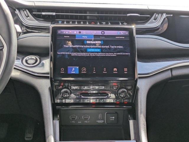 Photo of 2022 Metallic Jeep Grand Cherokee 4xe