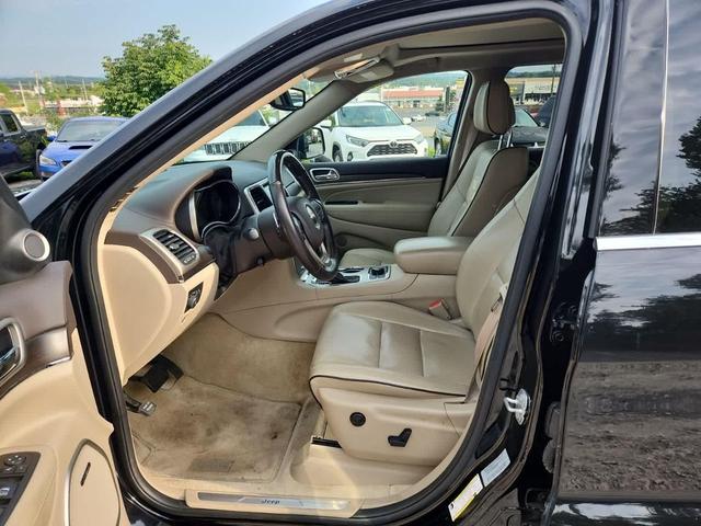 Photo of 2017 Diamond Black Jeep Grand Cherokee