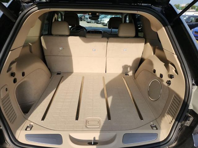 Photo of 2017 Diamond Black Jeep Grand Cherokee