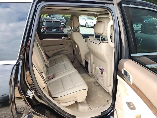 Photo of 2017 Diamond Black Jeep Grand Cherokee