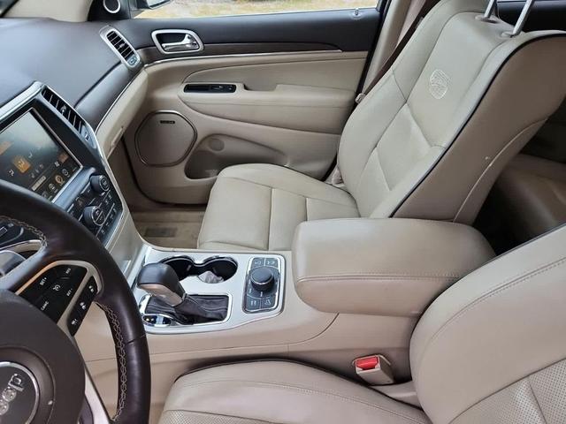 Photo of 2017 Diamond Black Jeep Grand Cherokee