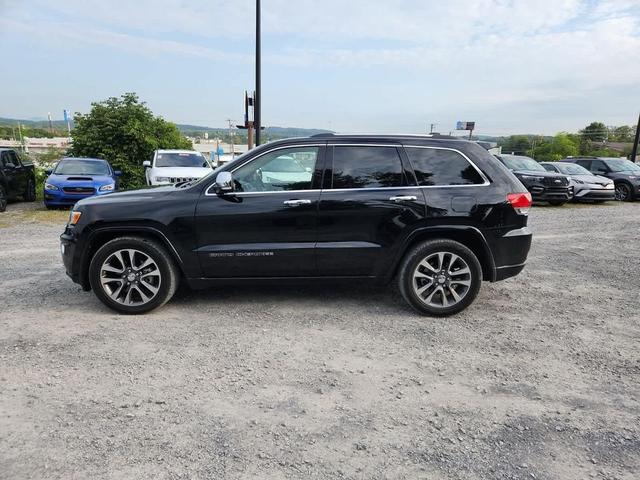 Photo of 2017 Diamond Black Jeep Grand Cherokee