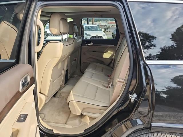 Photo of 2017 Diamond Black Jeep Grand Cherokee