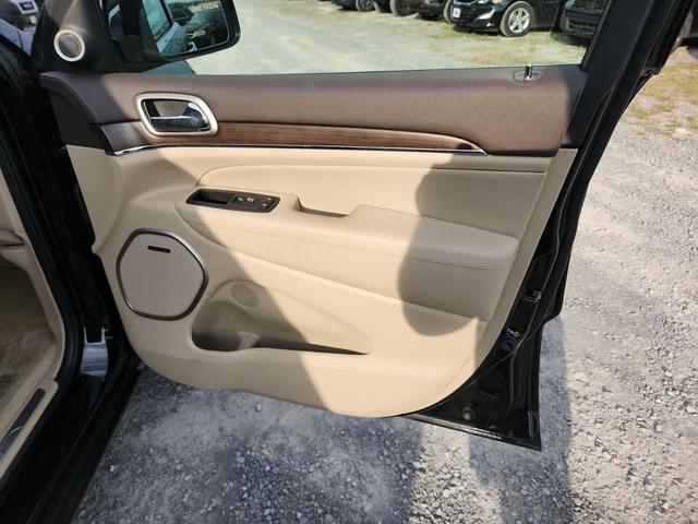 Photo of 2017 Diamond Black Jeep Grand Cherokee