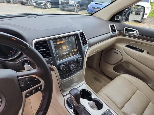 Photo of 2017 Diamond Black Jeep Grand Cherokee