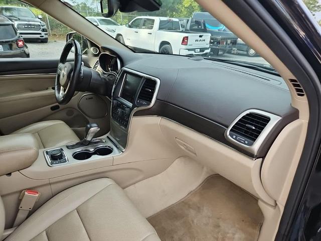 Photo of 2017 Diamond Black Jeep Grand Cherokee