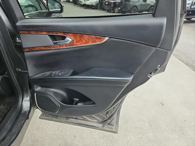Photo of 2019 Magnetic Gray Metallic Lincoln Nautilus