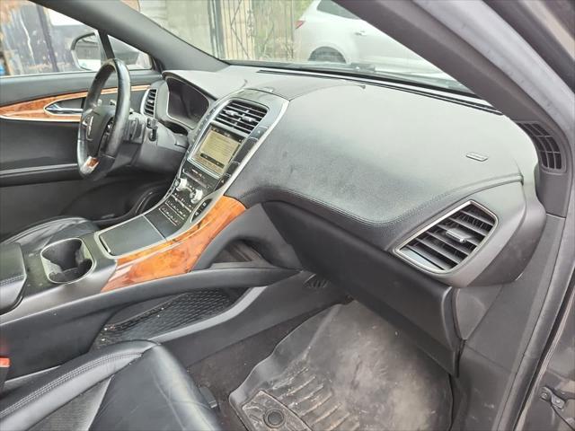 Photo of 2019 Magnetic Gray Metallic Lincoln Nautilus