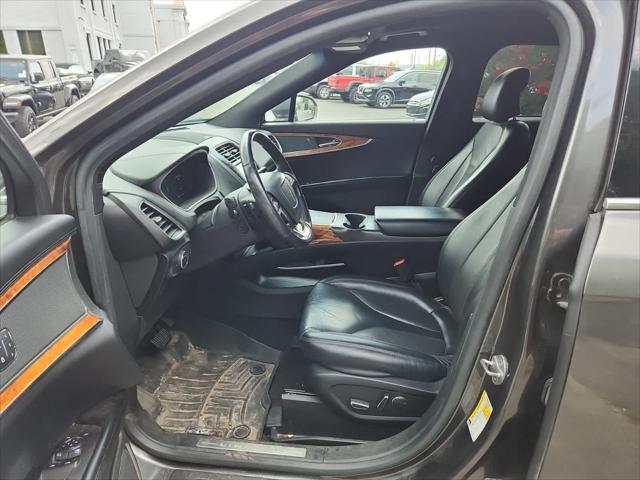 Photo of 2019 Magnetic Gray Metallic Lincoln Nautilus