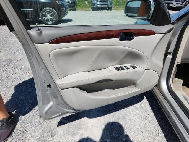 Photo of 2008 Platinum Metallic Buick Lucerne