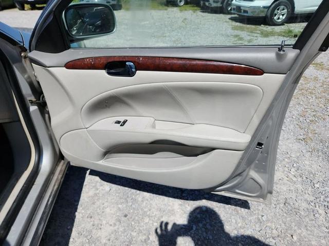 Photo of 2008 Platinum Metallic Buick Lucerne