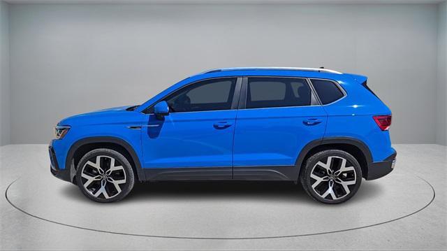 Photo of 2022 Cornflower Blue Volkswagen Taos