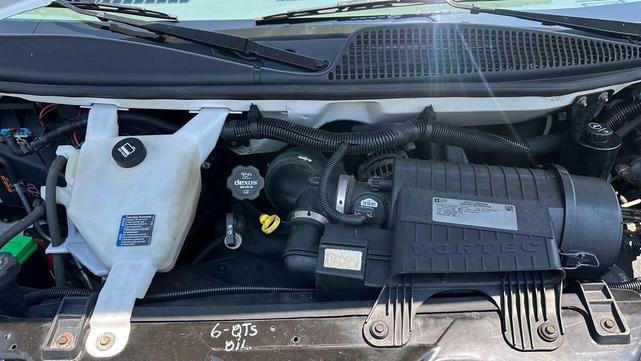 Photo of 2015 Summit White Chevrolet Express 3500