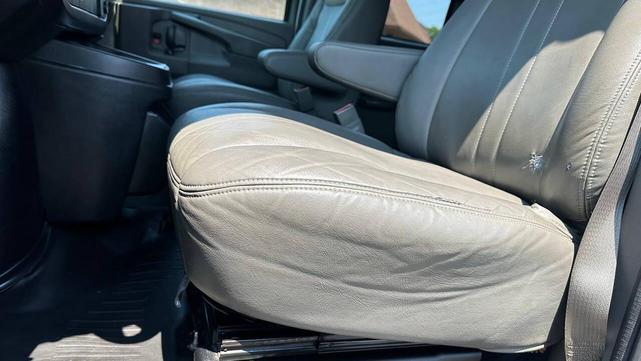 Photo of 2015 Summit White Chevrolet Express 3500