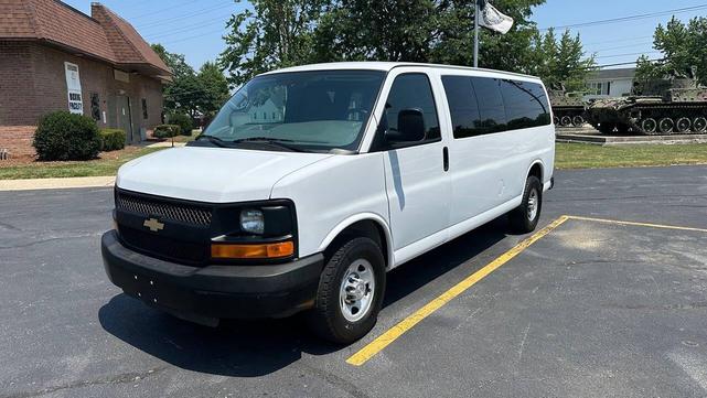 Photo of 2015 Summit White Chevrolet Express 3500