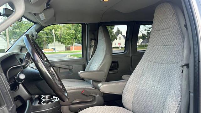 Photo of 2016 Sheer Silver Metallic Chevrolet Express 2500
