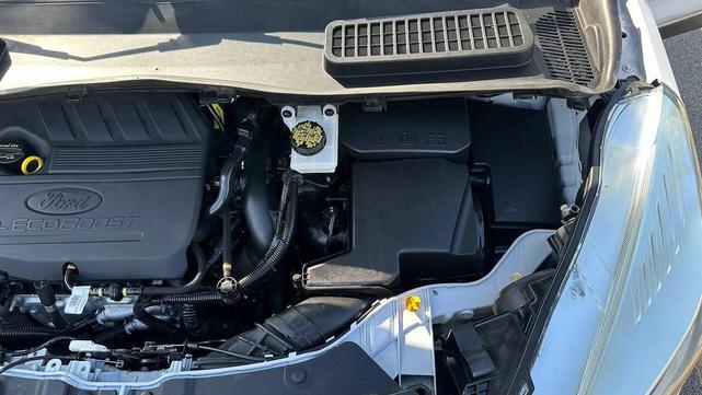 Photo of 2017 Oxford White Ford Escape