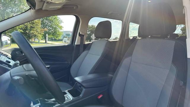 Photo of 2017 Oxford White Ford Escape