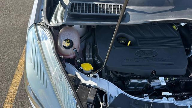 Photo of 2017 Oxford White Ford Escape