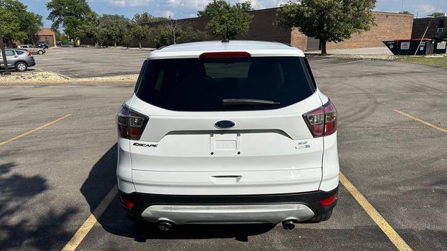 Photo of 2017 Oxford White Ford Escape