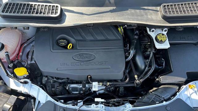 Photo of 2017 Oxford White Ford Escape