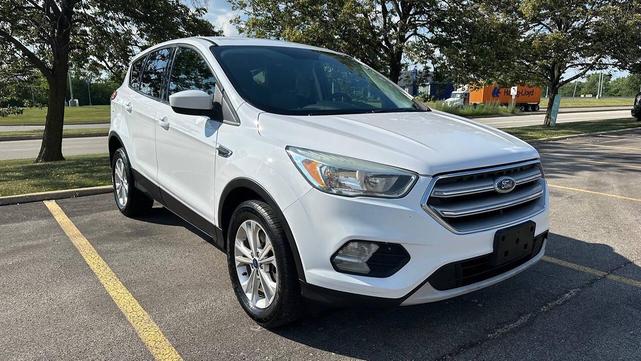 Photo of 2017 Oxford White Ford Escape